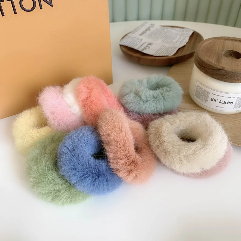 Furry Faux Fur Scrunchies สําหรับหญิงสาวผมวงเชือกผม Tie ผู้ถือหางม้าแฟชั่นอุปกรณ์เสริมผม