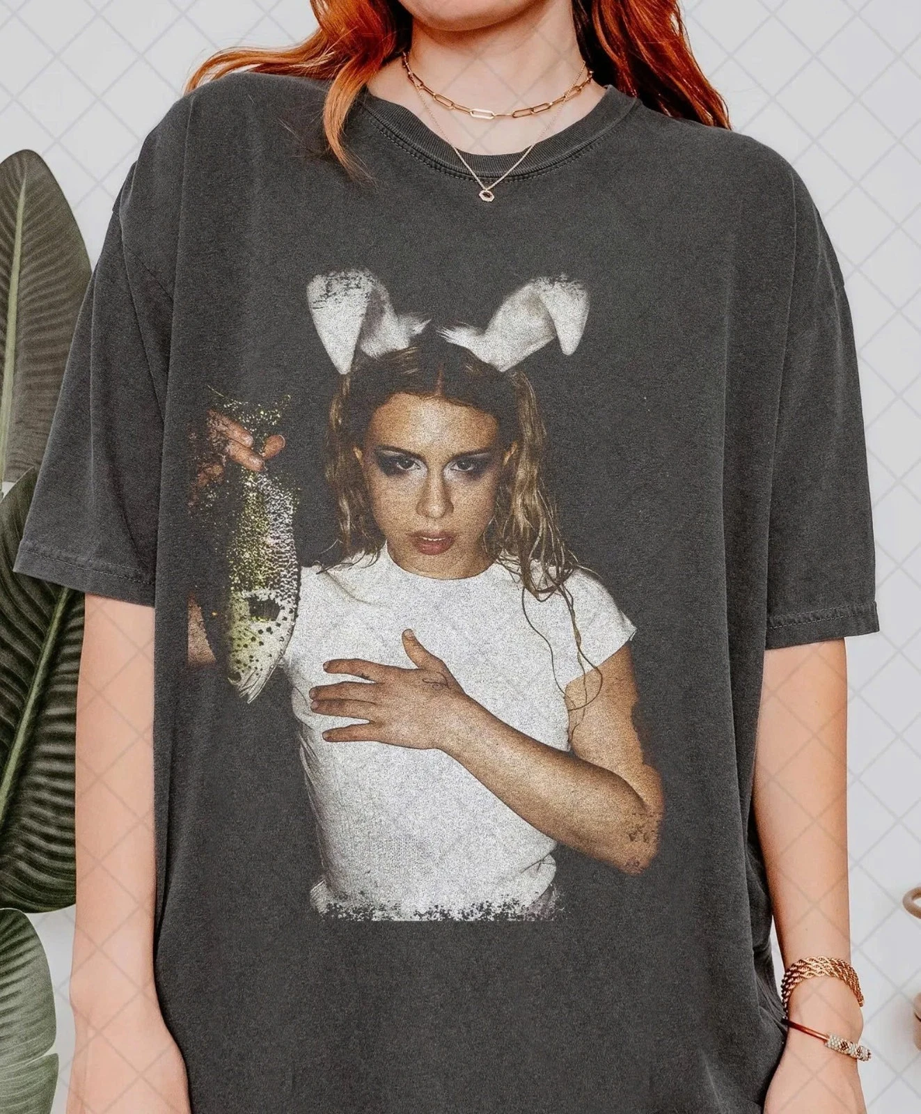 Retro Gray Round Neck Short Sleeved T-shirt with A Portrait Print of Pop Singer Slayyyter Wearing Rabbit Ears and Holding A Fish
