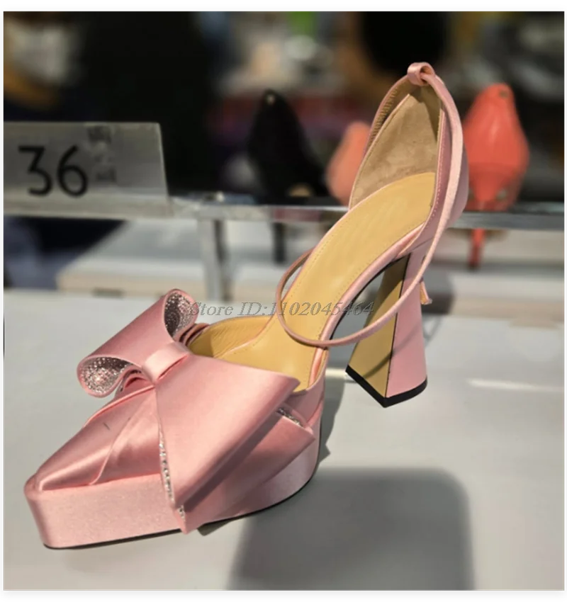 

Розовые/черные/белые атласные сандалии с острым носком и милым бантом, женские свадебные туфли на платформе с ремешком на щиколотке и высоком каблуке для вечеринок