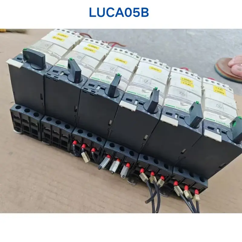 95% nuovo controller Schneider LUCA05B