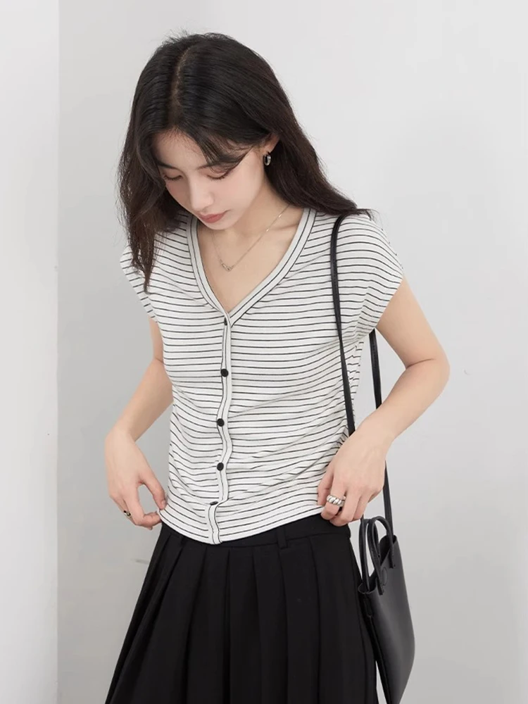 CHIC VENผู้หญิงเสื้อสเวตเตอร์ถักใหม่เกาหลีจีบเอวVคอสั้นเสื้อยืดถักหญิงฤดูร้อน 2025