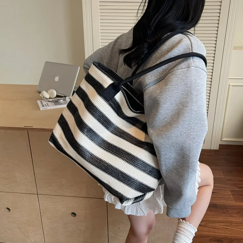 

Luxury Ladies Crossbody Bag Famous Designer Leather Shoulder Handbag Women's Stylish Tote With Adjustable Long Strap