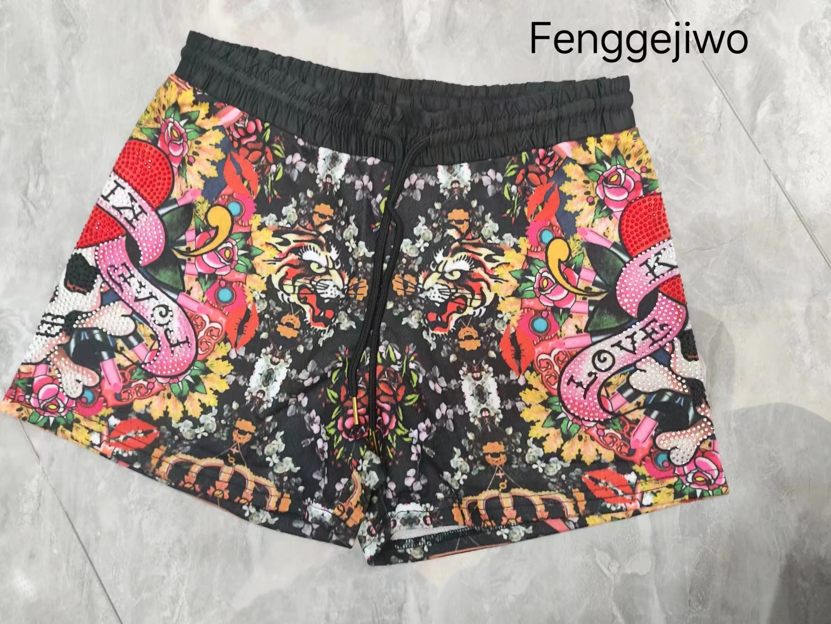 Fenggejiwo Women's Shorts Spring/Summer Knitted Pants Printed and Dyed Pattern