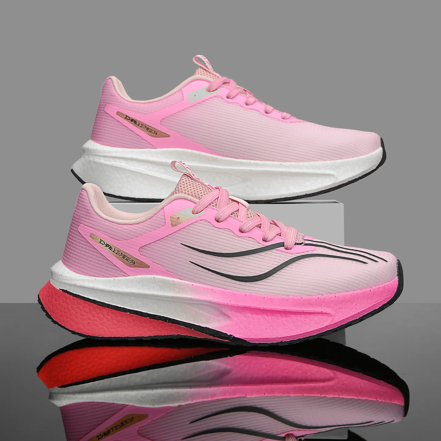 A pair of children's contrast lightweight jogging shoes, breathable mesh soft foam sole outdoor casual sneakers BD-C06