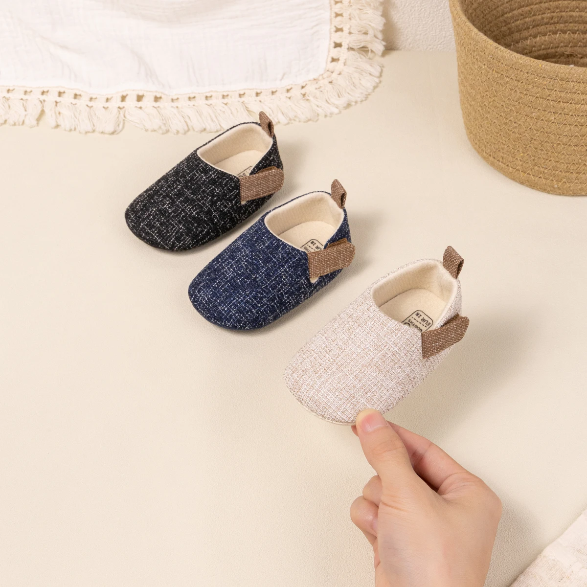 

Новая хлопковая детская обувь, мягкая нескользящая резиновая подошва, обувь для новорожденных, обувь для первых ходунков, обувь для маленьких мальчиков и девочек с мультяшным принтом