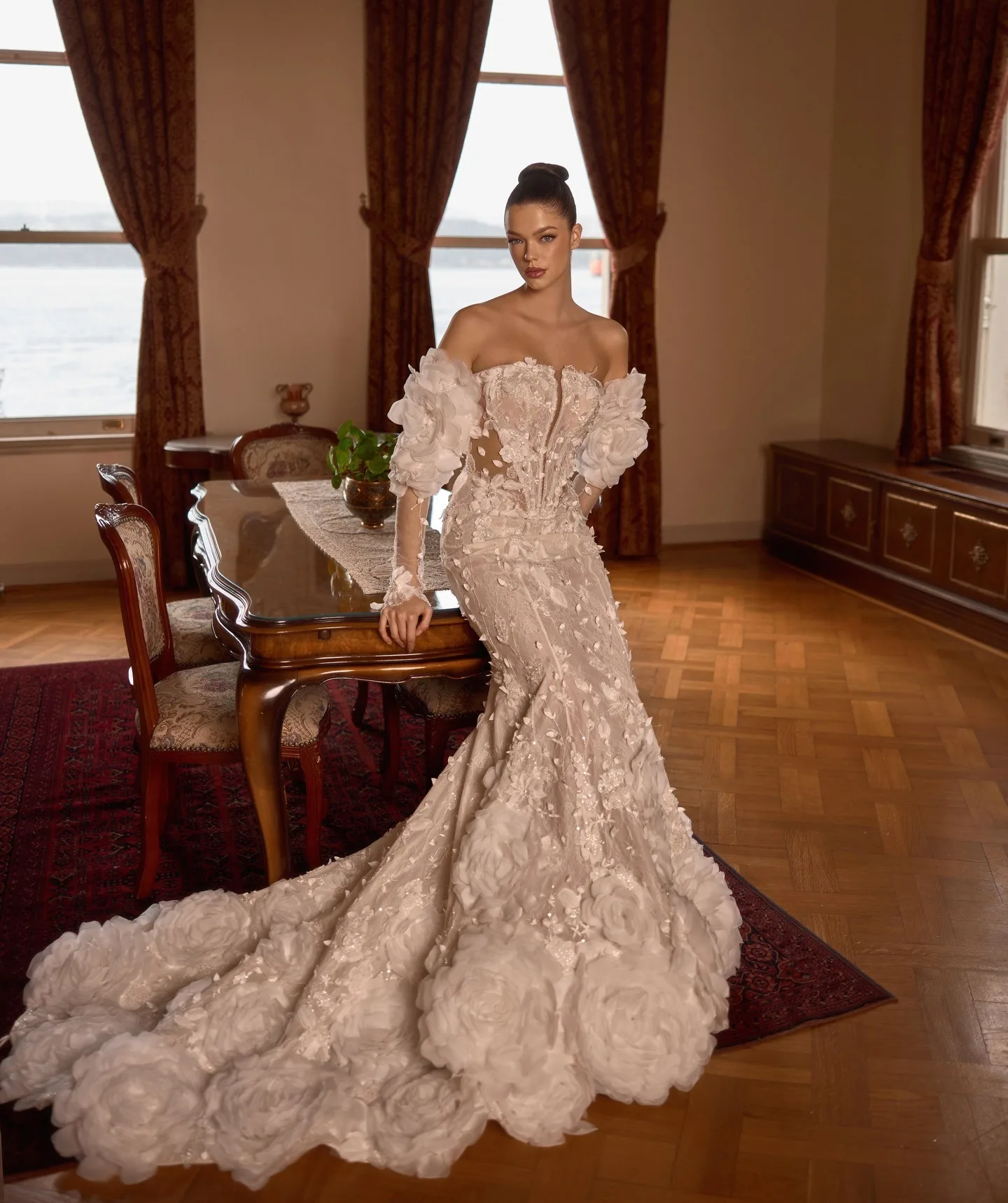 Romantic Lace Appliques Wedding Dresses Sweep Train Mermaid Bridal Gowns Hand Made Flowers Customized Formal Party