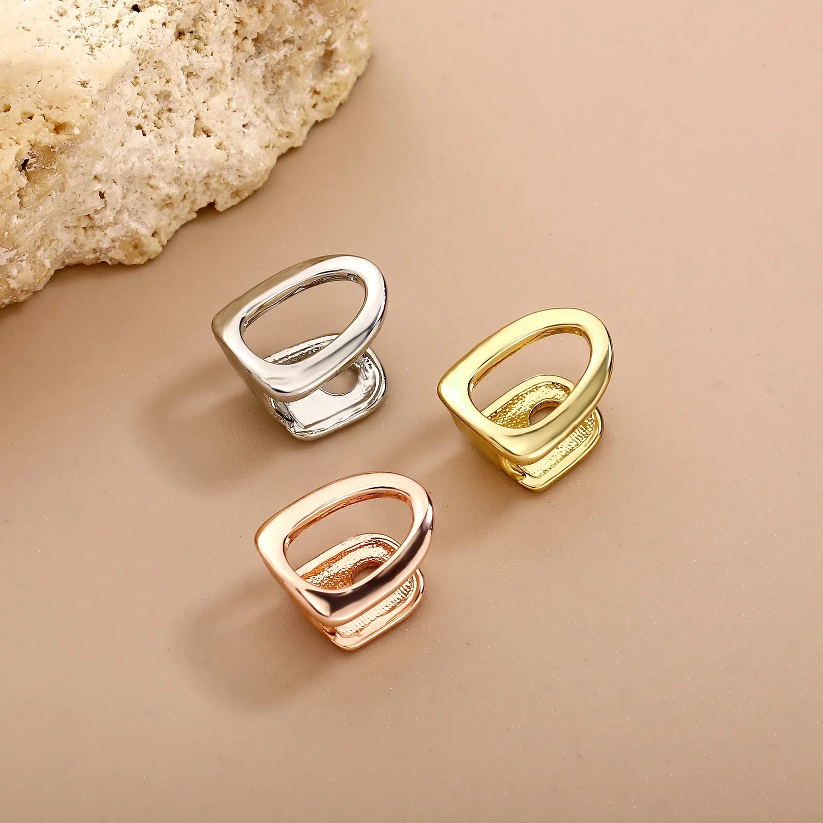 เครื่องประดับฟันแบบกริลล์ซสีทองสำหรับแร็ปเปอร์ฮิปฮอป แบบห่วงเดี่ยว สำหรับฟันบนและล่าง ดีไซน์โปร่ง โดดเด่นมีเอกลักษณ์