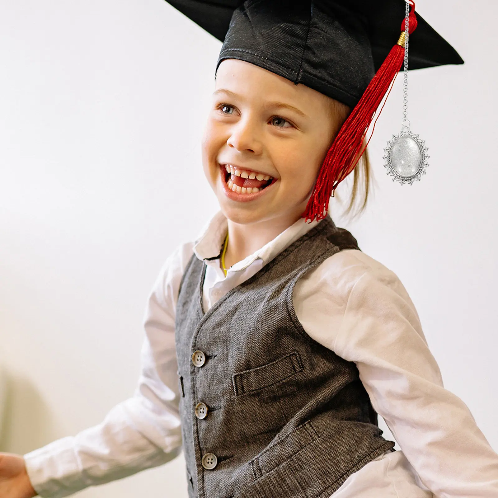 

Набор из 4 фото-шармов для выпускной шапочки: алюминиевые пластины для сублимации, подвески с застежкой-карабином, украшения для выпускной шапочки с кисточкой