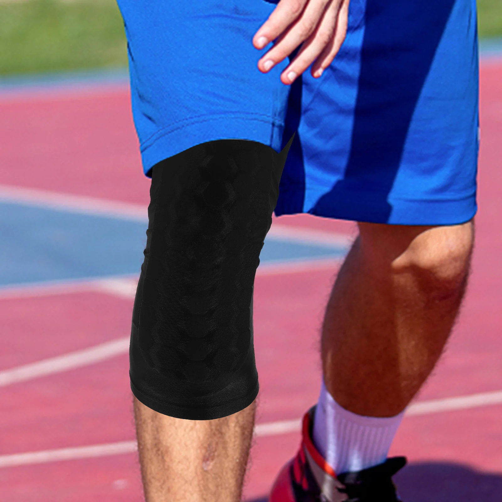 

1Pair Breathable Sports Shin Guards Honeycomb Padding Impact Protection Calf Sleeves Soccer Basketball Leg Sleeves Men Women