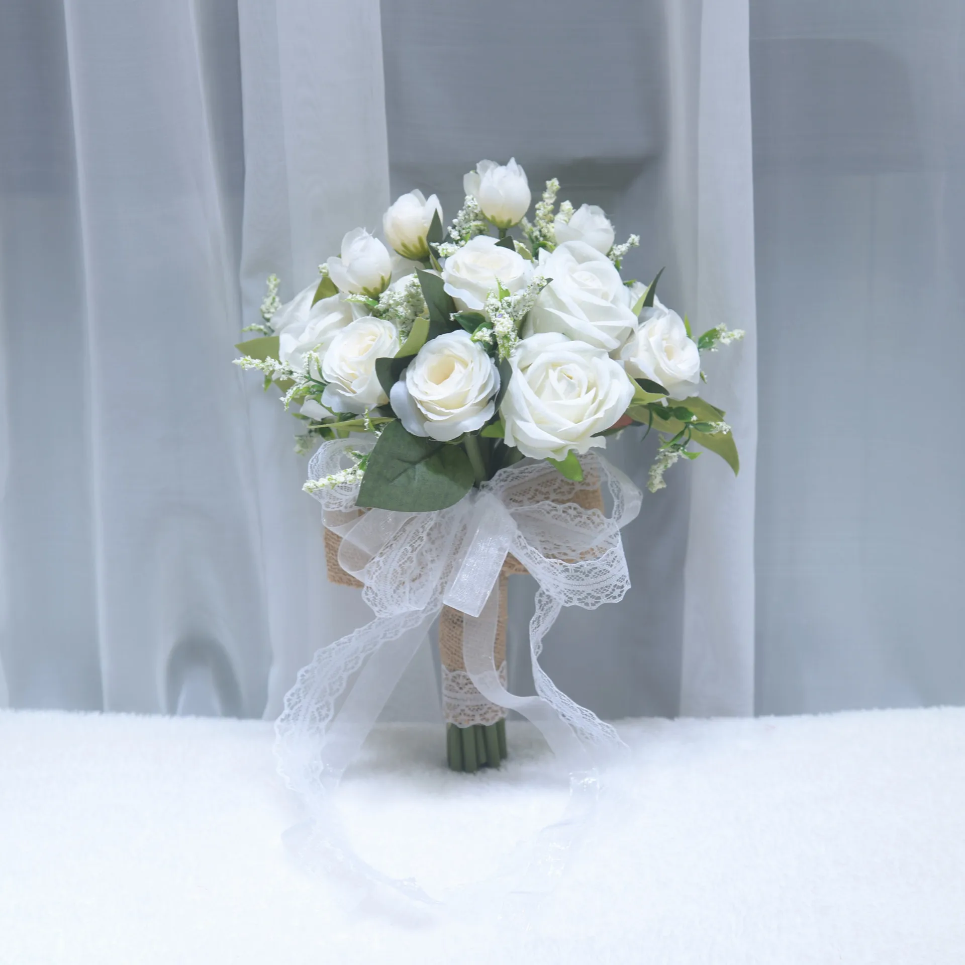 

Simulation flower Western wedding bride bridesmaid holding flower lace ribbon holding flower outdoor photography props