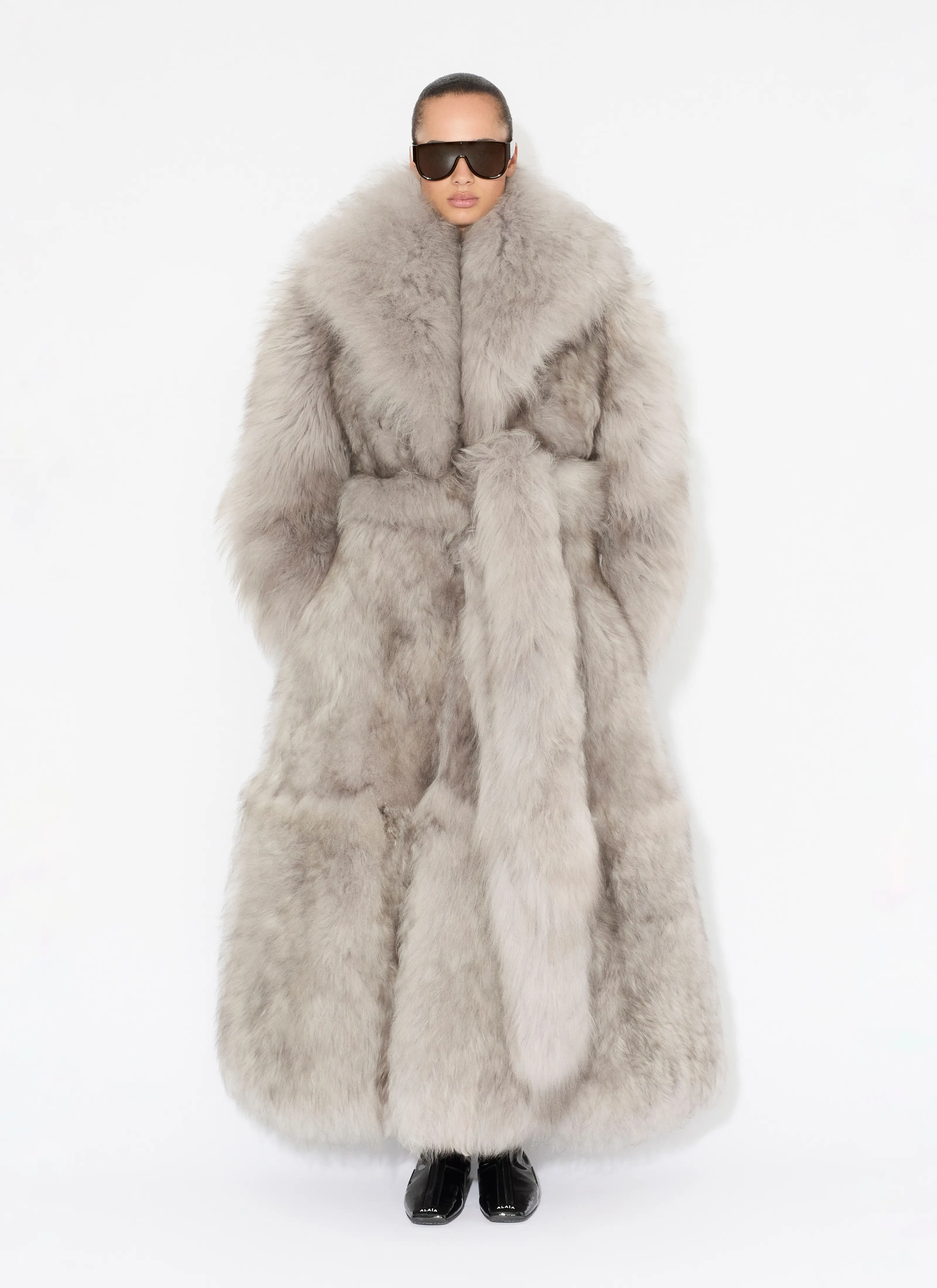 The high-quality original version of the 2025 new long fur coat will be released in the same factory as the ALAIA coat