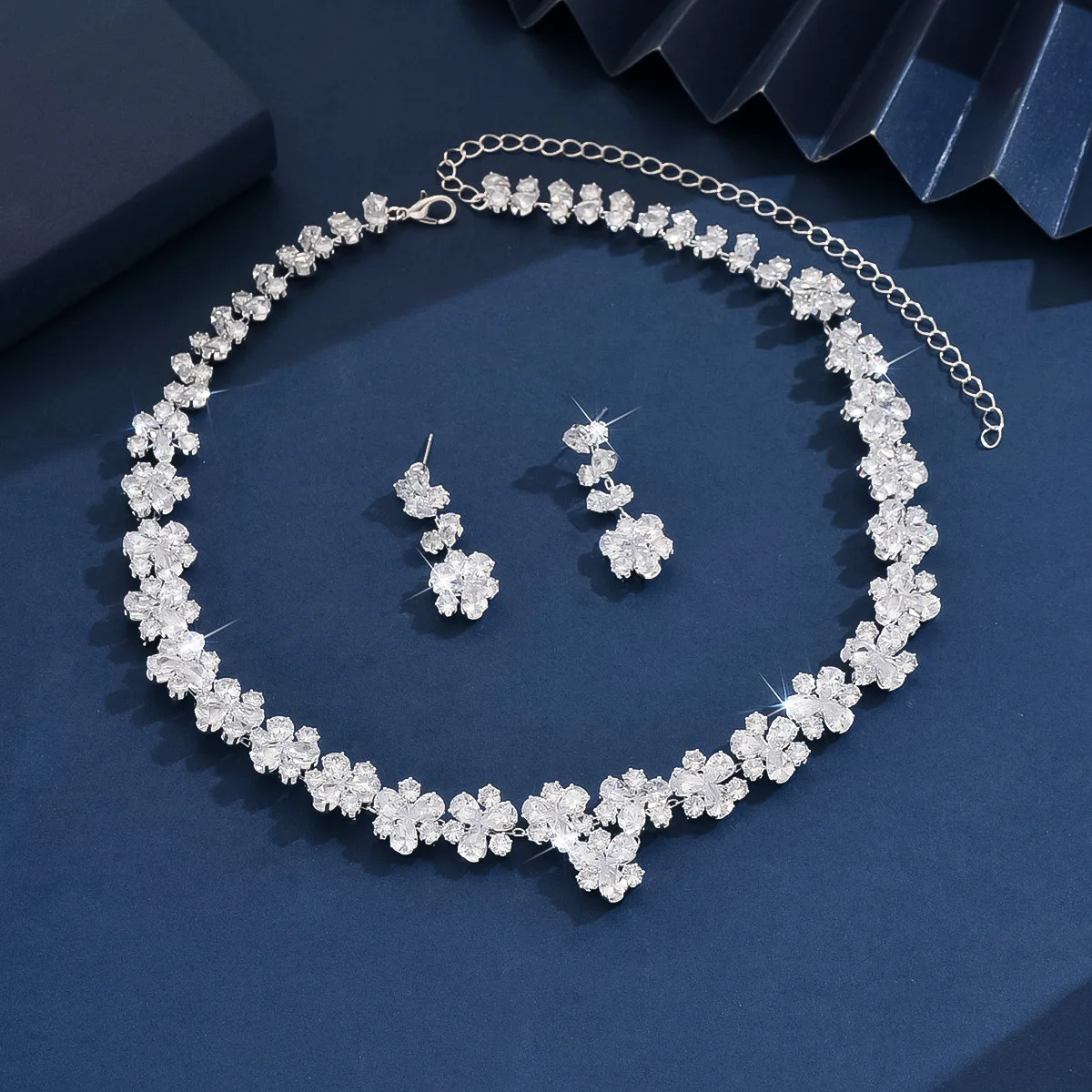 

2Pcs Luxury Zircon Flower Jewelry Set Necklace Earrings Elegant Accessories for Banquet Evening Formal Party Women Jewelry Gifts