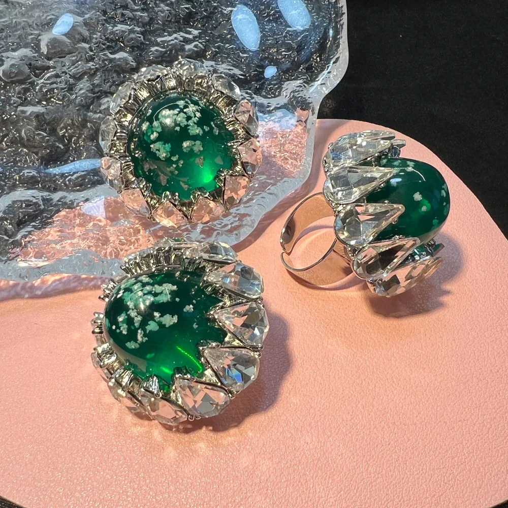 DIY accessories Retro glazed stud earrings, emerald, high-class elegance, elegant temperament, medieval marked earrings, non-fad