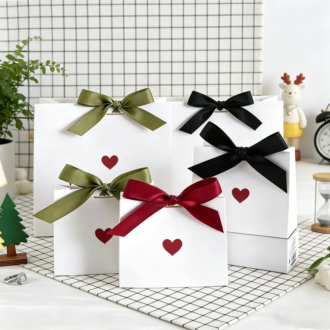

Cute Foldable Paper Jewelry Bags 11.5x4.5x10cm Pink & White with Bow Ribbon for Earrings Perfume Candle Gift Holder Wholesale