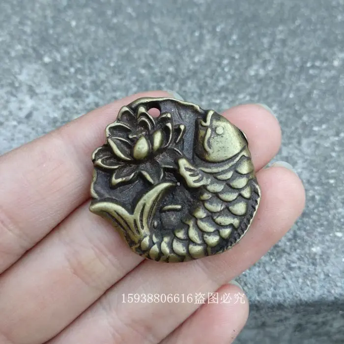 

Antique Bronze Ware Antique Collection Antique Old Bronze Solid Brass Carp and Lotus with Annual Surplus Small Pendant Old Items