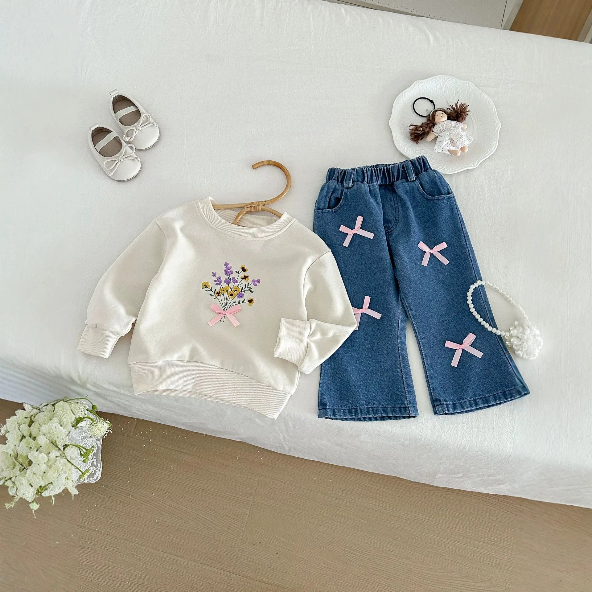 2026 Autumn New Girls Long Sleeve Clothes Set Baby Flower Embroidery Sweatshirt + Bow Jeans 2pcs Suit Toddler Casual Outfits