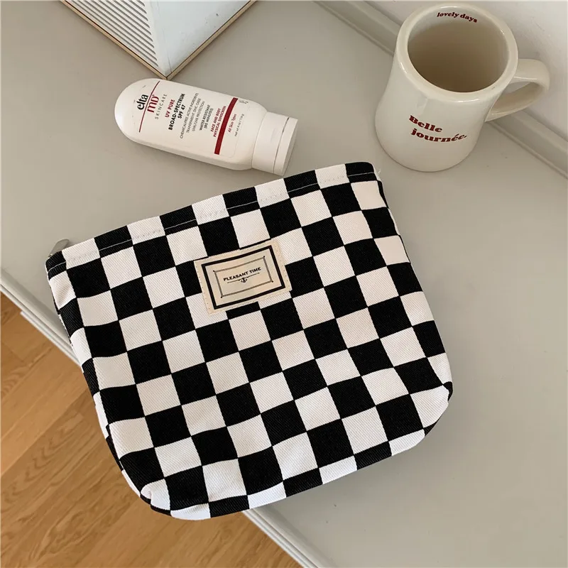 WEEQQ Black & White Checkerboard Canvas Bag Women Large-capacity Shoulder Bag Simple Student Hand bag Plaid Bag Tablet Cases pad