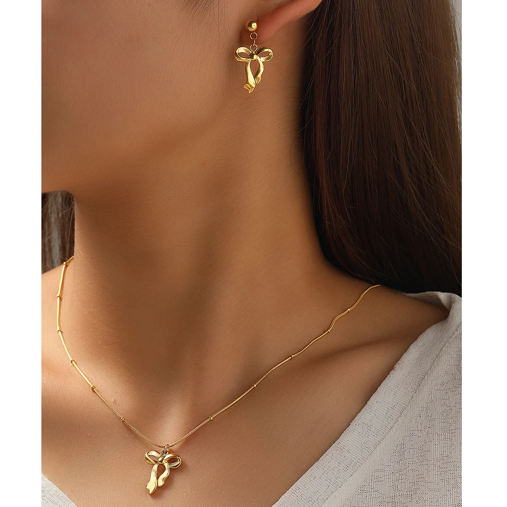 الفولاذ المقاوم للصدأ الشريط القوس قلادة قلادة طقم من الحلقان موضة بسيطة ركاب مجوهرات للنساء ارتداء المجوهرات اليومية