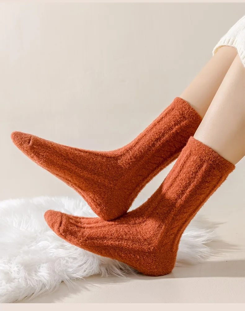 Neue Kühle Frauen Schwarz Weiß Baumwolle Dicke Socke Solide Herbst Winter Warme Dame Weibliche Mittleren Rohr Boden Socken Für Frauen – Detail 11