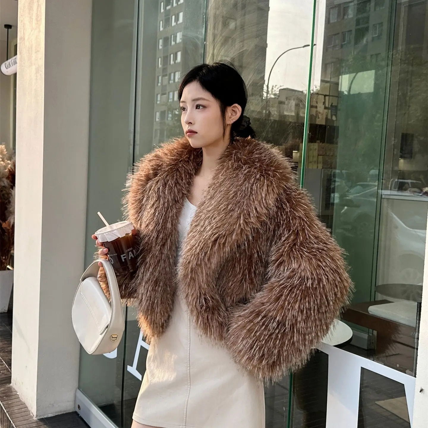 

High-quality Friendly Raccoon Fur Coat for Women with Short Lapel 2025 Autumn and Winter New Style Imitation Fox Fur