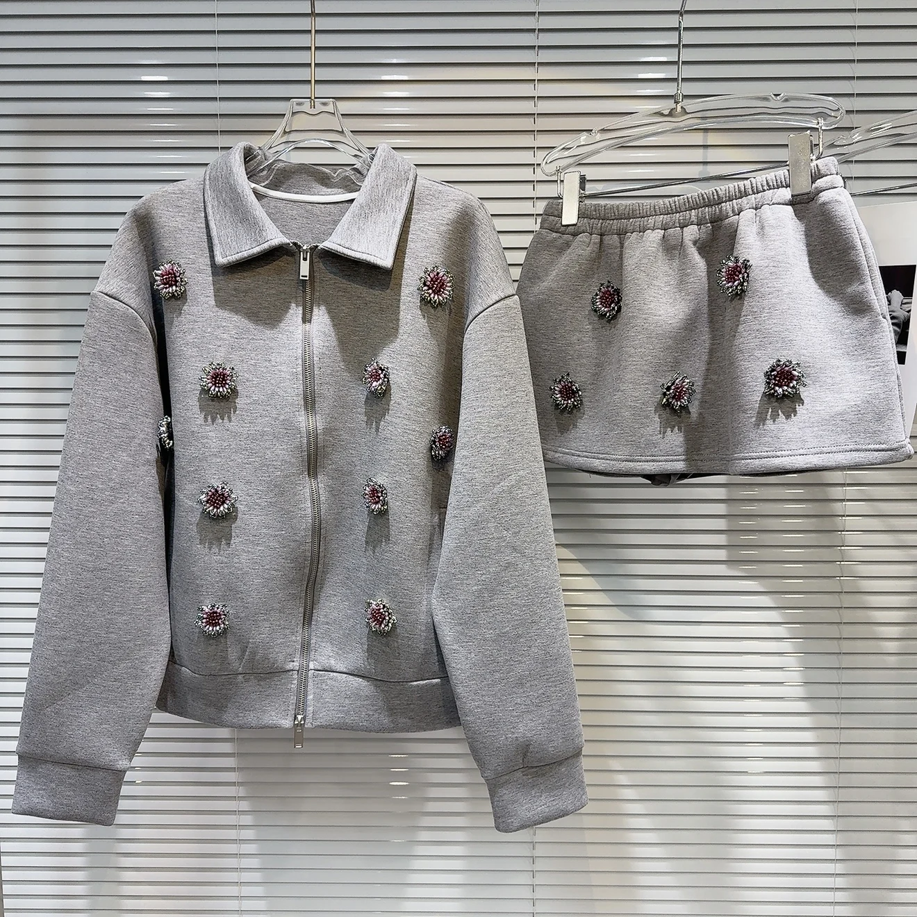 

Faionable 2025 Autumn New Sweet Cool Spicy Girl Rhinestone Flower Space Cotton Jaet Heavyweight ort Skirt Set Women's F...