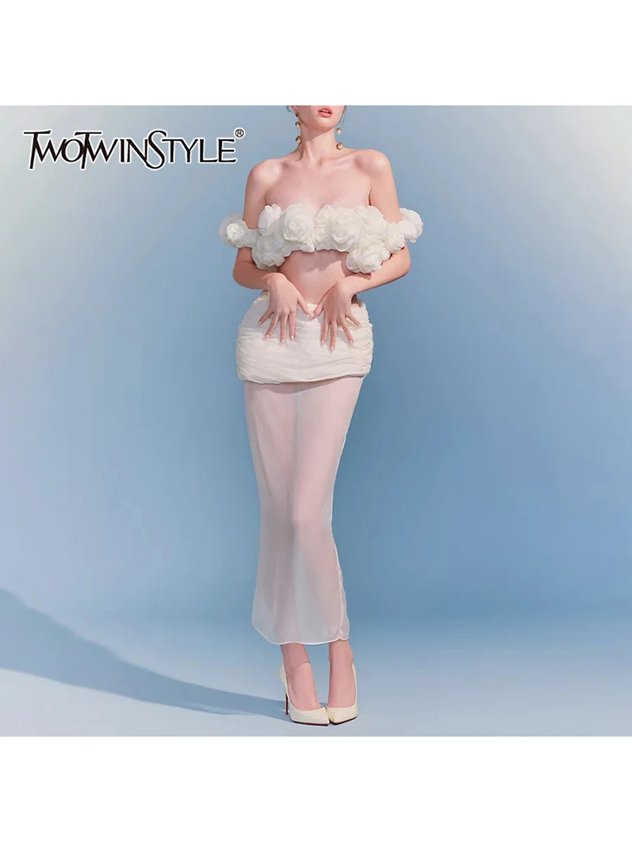 

Комплект из двух предметов TWOTWINSTYLE: топ без бретелек с коротким рукавом и приталенная юбка с высокой талией, с цветочным пэчворком, для женщин
