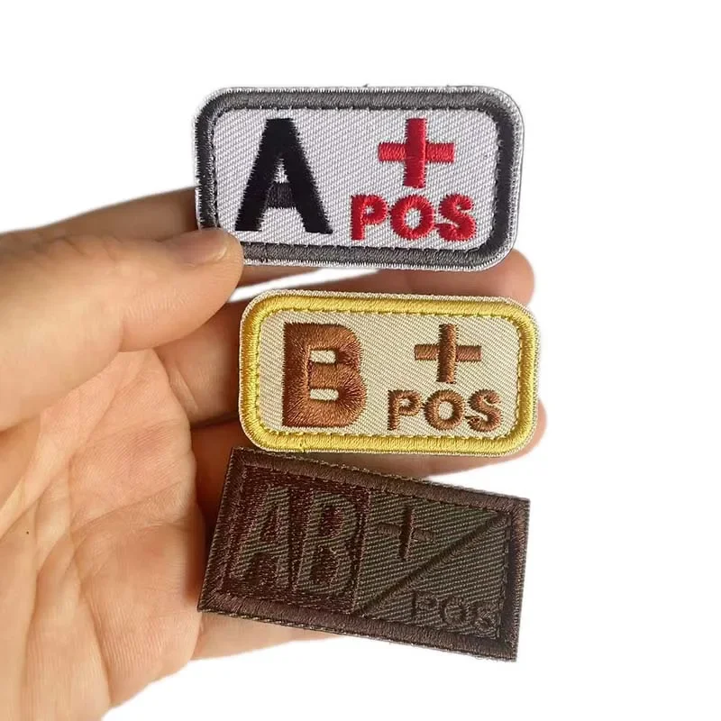 Parches tipo sangre A B AB O emblemen parche bordado con apliques de tela con gancho y bucle, insignia táctica pegatina para mochila, 5*2,5 CM