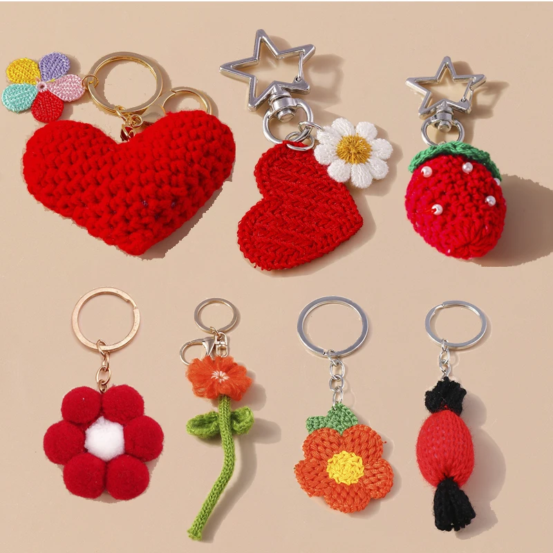 New Handmade Knitted Flower Keychain Crocheted Love Heart Keyring Pendants for Car Key Holder Handbag Decor Jewelry Gifts