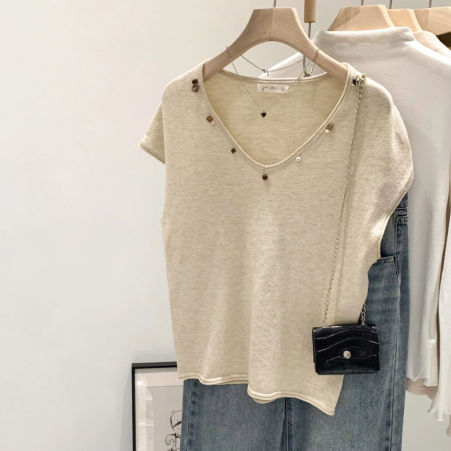 Women's V-Neck Drop Shoulder Tank Top 2026 New Summer Loose Button Decor Relaxed Casual Style Solid Color Sleeveless T-shirt