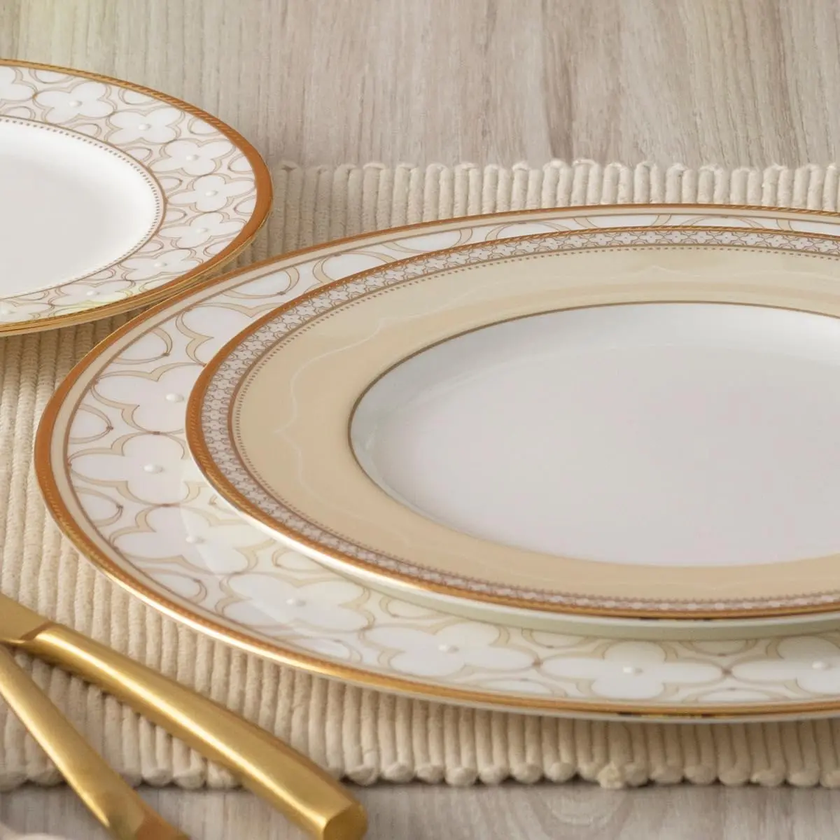 إعداد المكان المكون من 5 قطع من تريفوليو جولد، خدمة لـ 1