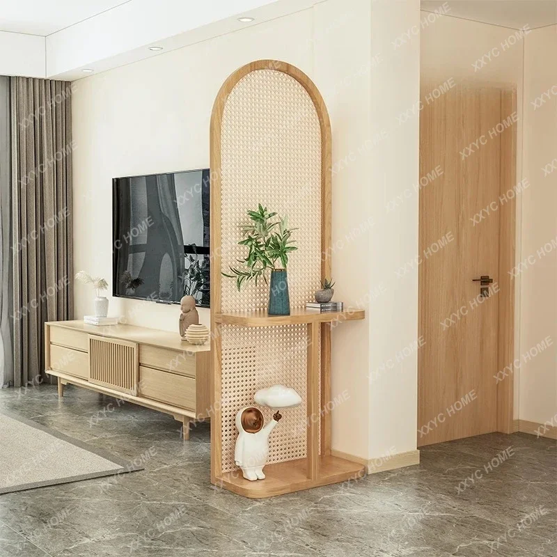 HMJThe entrance is opposite the door,  entrance is partitioned,  screen blocks the living room.  log wind solid wood