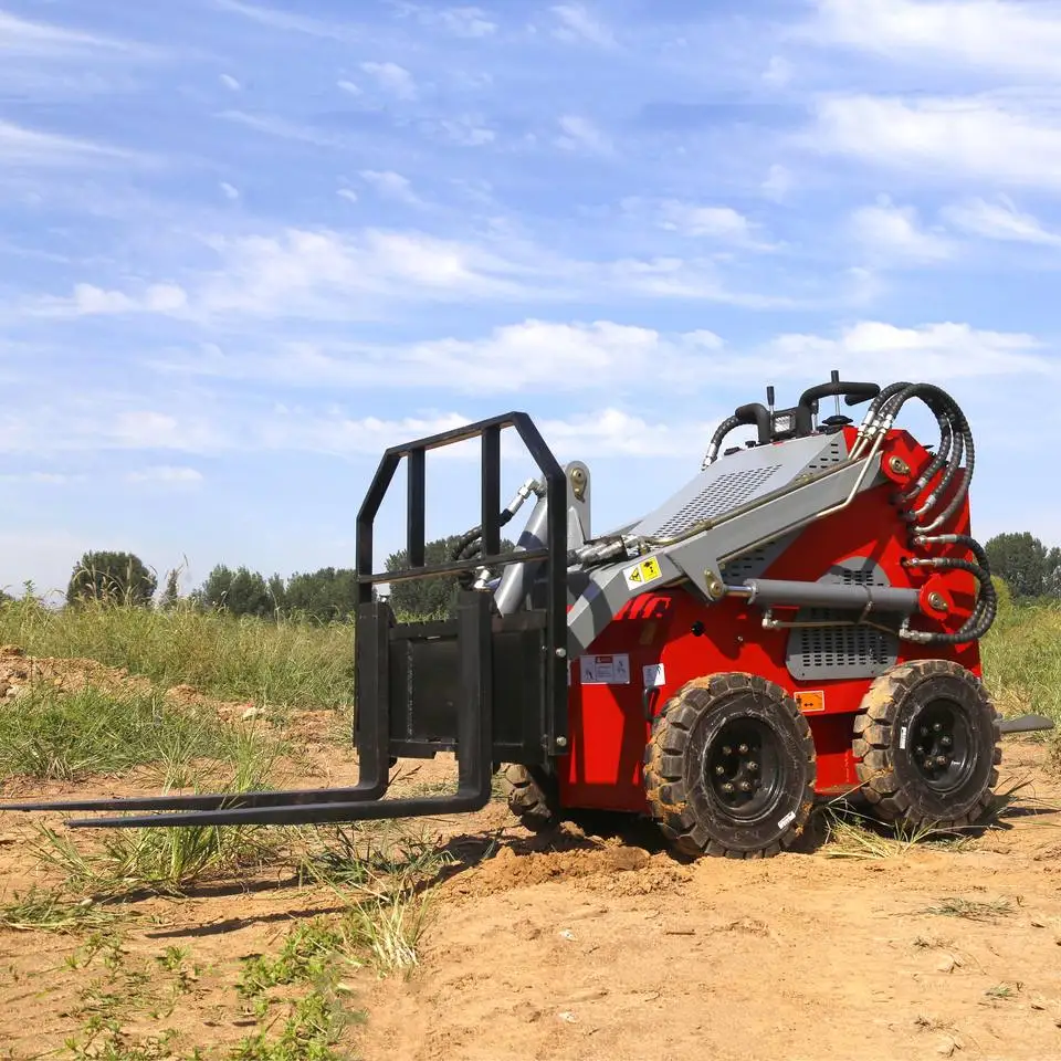 ยูโร 5 EPA Mini Skid Steer Loader จีนผู้ผลิตขนาดเล็ก Mini Skid Steer Loader 500 กก.1 ตัน Mini รถตักล้อยาง