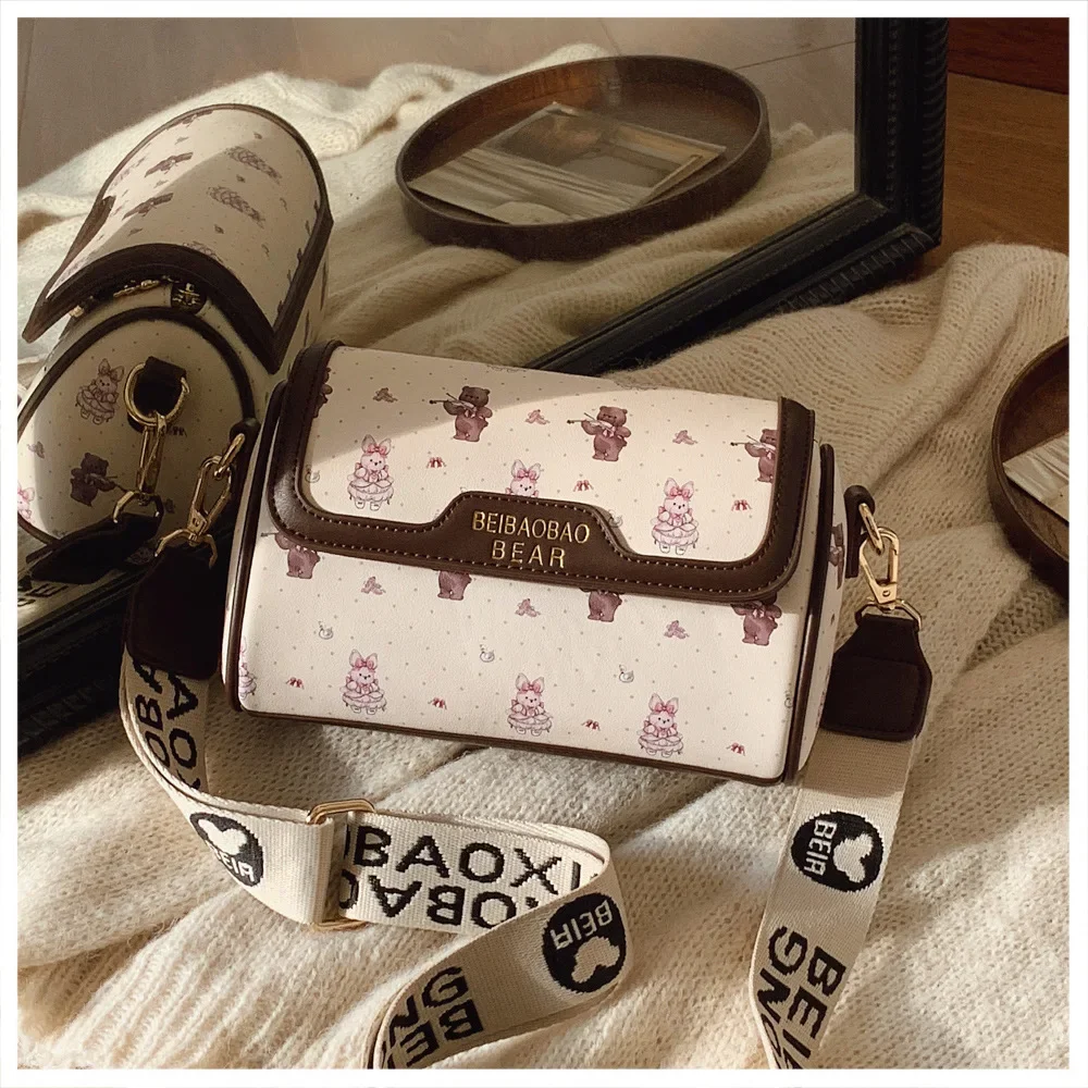 

Vintage Embroidered Bag 2025 New Women's Bag Daily Commute Cartoon Cute Messenger Shoulder Bag