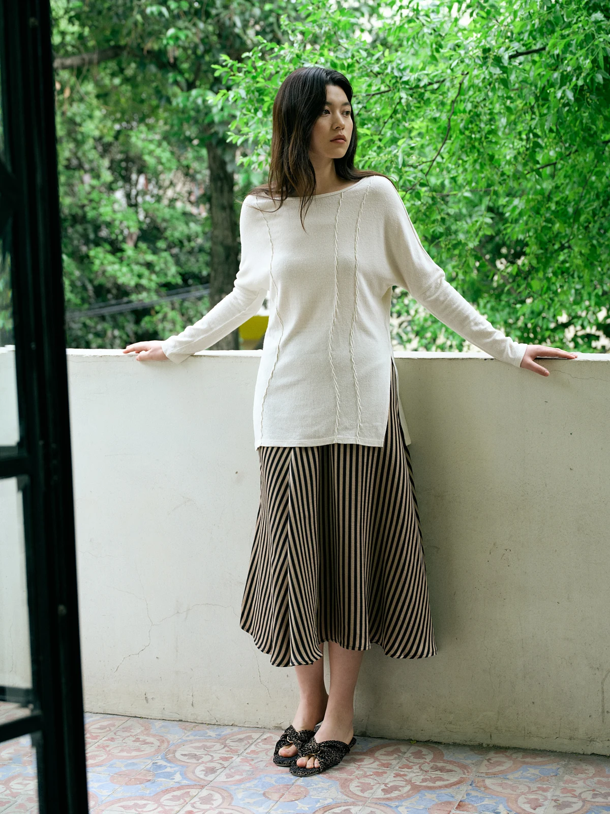 

Wild Trims 00% Silk Bamboo Texture Relief Embroidery Long Sve T-irt Straight Cut Classic round Ne Color Summer ...