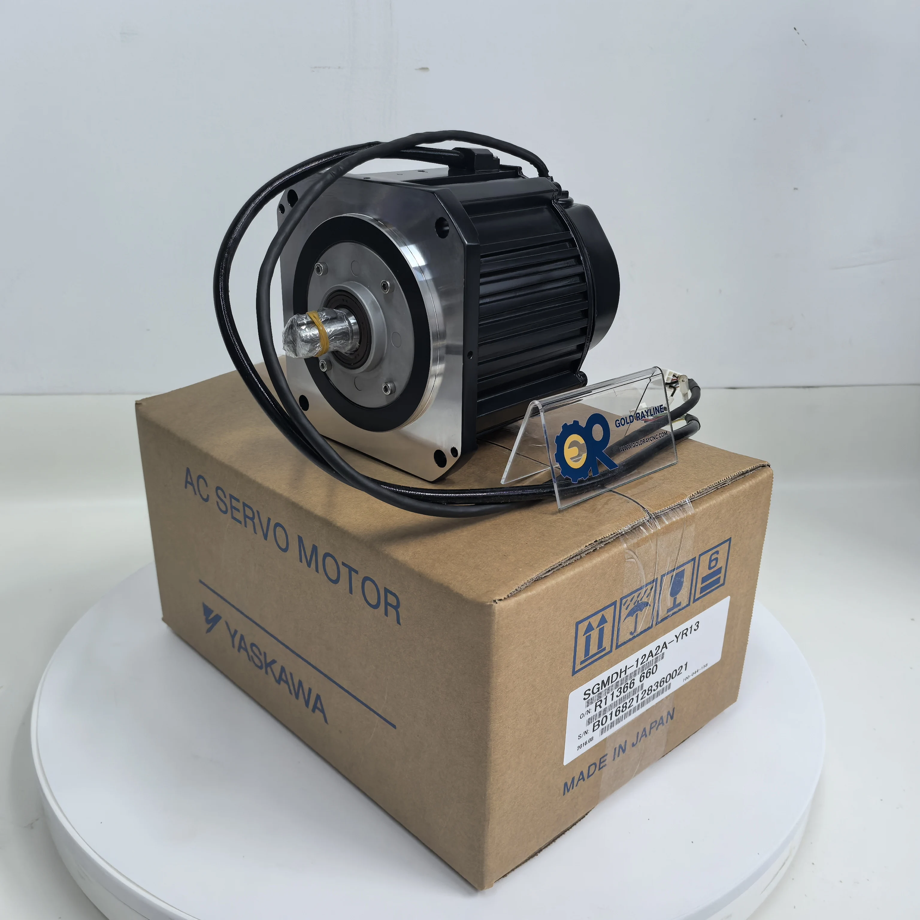 

Новый серводвигатель Yaskawa SGMDH-12A2A-YR13 Гарантия 1 год на складе