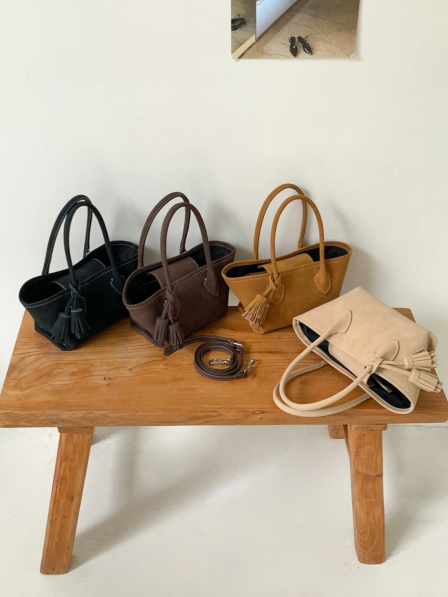 

Замшевая женская сумка-тоут в стиле ретро, сумка через плечо, средний размер, однотонная сумка с магнитной застежкой, сумка для ежедневного использования