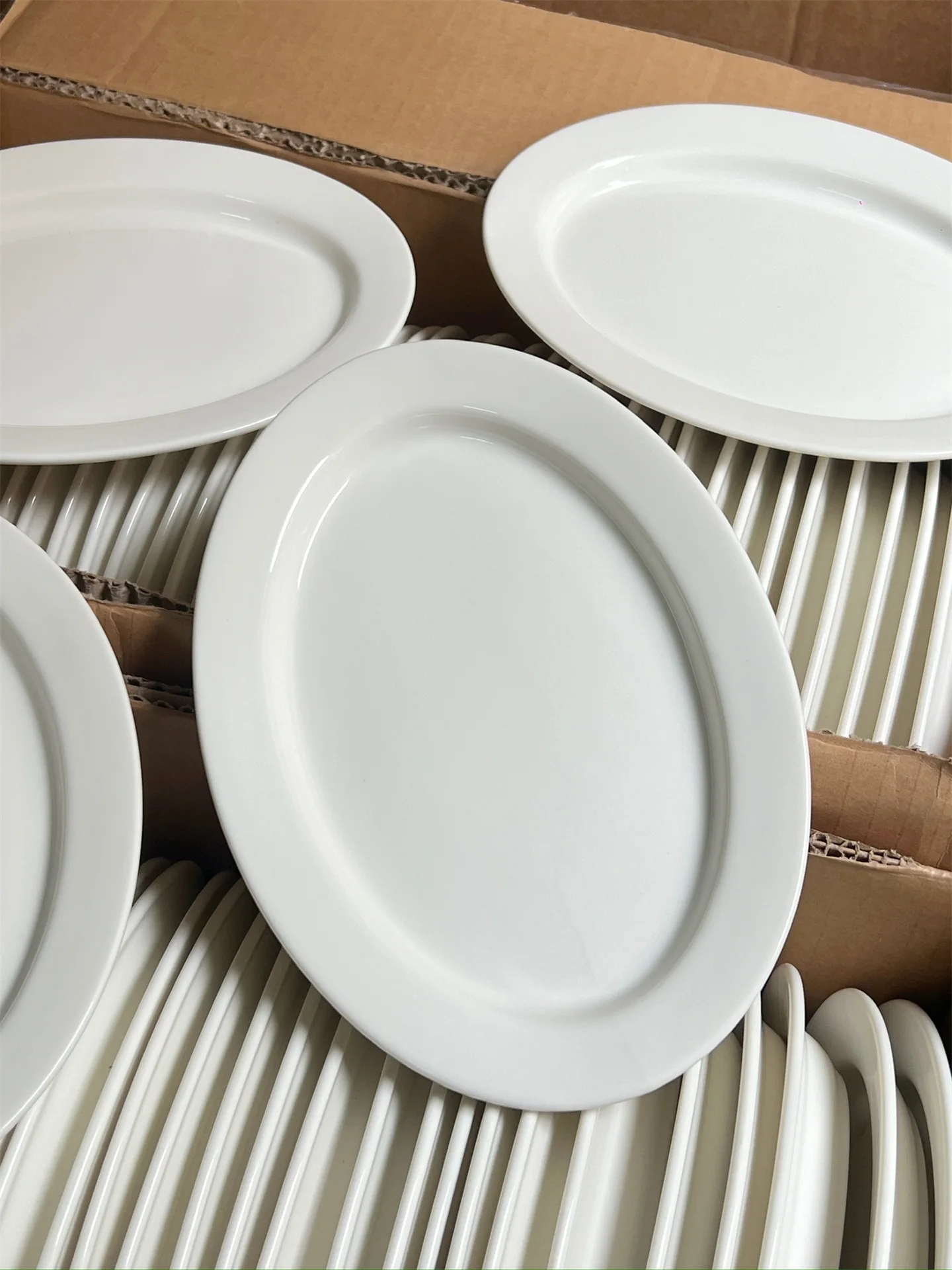 

Белая фарфоровая многофункциональная овальная тарелка Ele Cerc Di для десертов и тортов, пригодная для использования в микроволновой печи, для домашнего обеденного стола