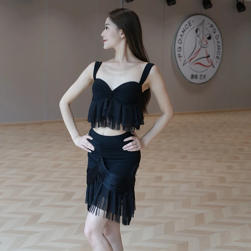 Nuovi abiti da ballo latino Donna Estate Pratica vestito Top con frange Gonna Abito da ballo nero Club Rumba Performance Wear DNV24363