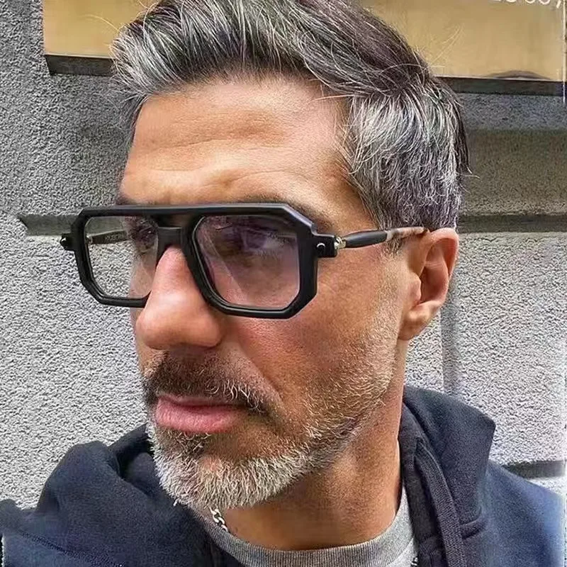 

Retro square-framed sunglasses for both men and women, the European and American double-beam sunglasses are popular for wearing