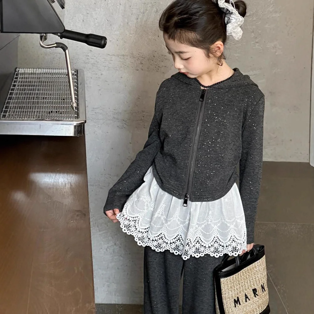 

Осенний костюм для девочек, новинка 2025, детские толстовки, топ, модные кружевные теплые искусственные прямые брюки-кюлоты из двух предметов