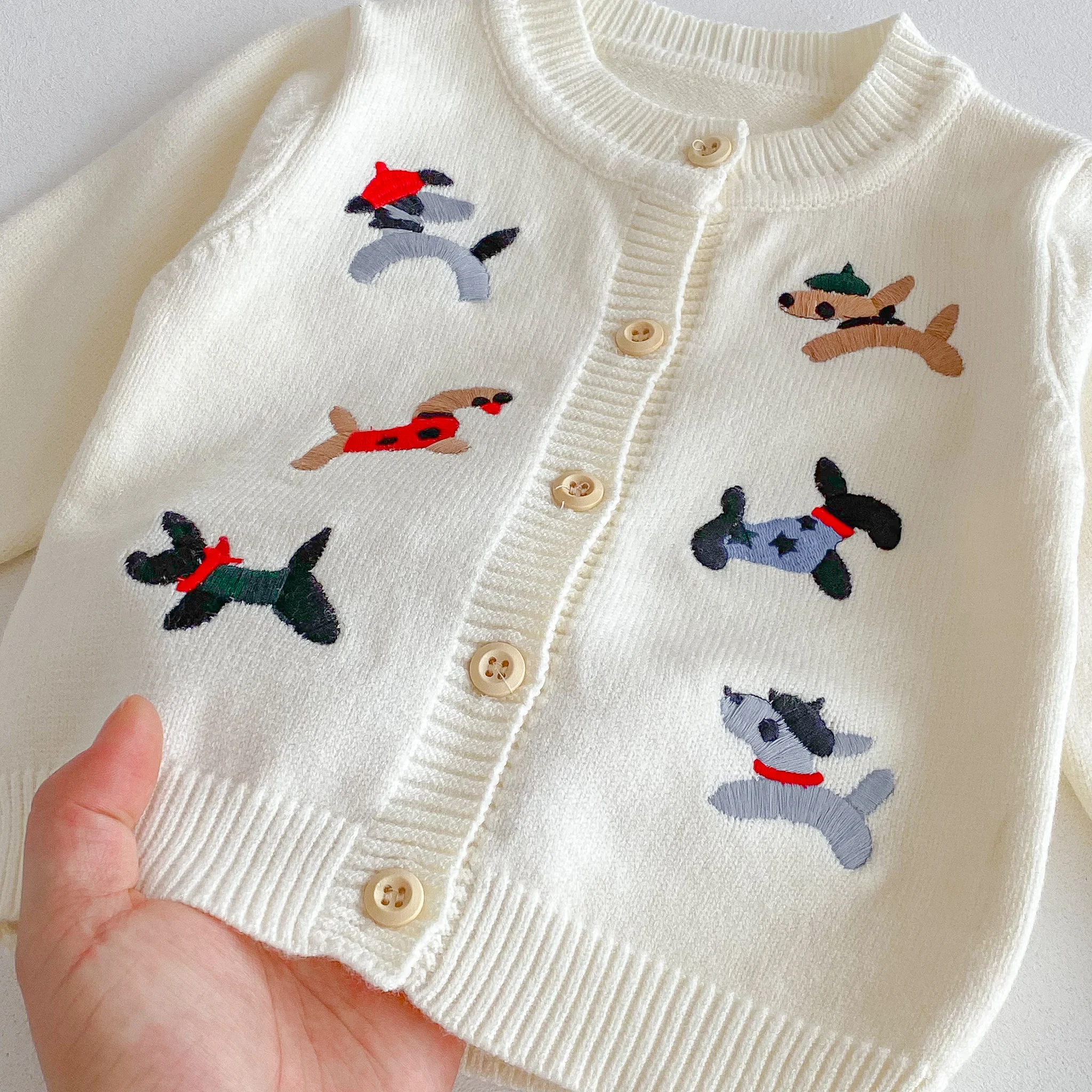Herbst-Neuheit: Baby-Welpen-Strickjacke mit Stickerei für Säuglinge, Stilvolle und Vielseitige Cartoon-Strickjacke – Detail 7