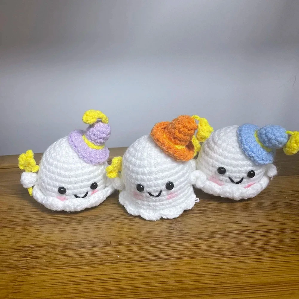 Crochet fait à la main petit fantôme au beurre tissé à la main, clé de couple, JOBag, pendentif de voiture, décor de chambre à la maison, cadeaux de Noël, petites amies