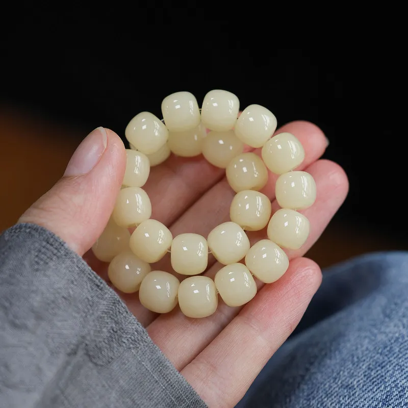 Natural Jade-Colored Milky Yellow Bodhi Beads, Exquisite Craftsmanship, Round Smooth, With A High Oil Content And Dense Text