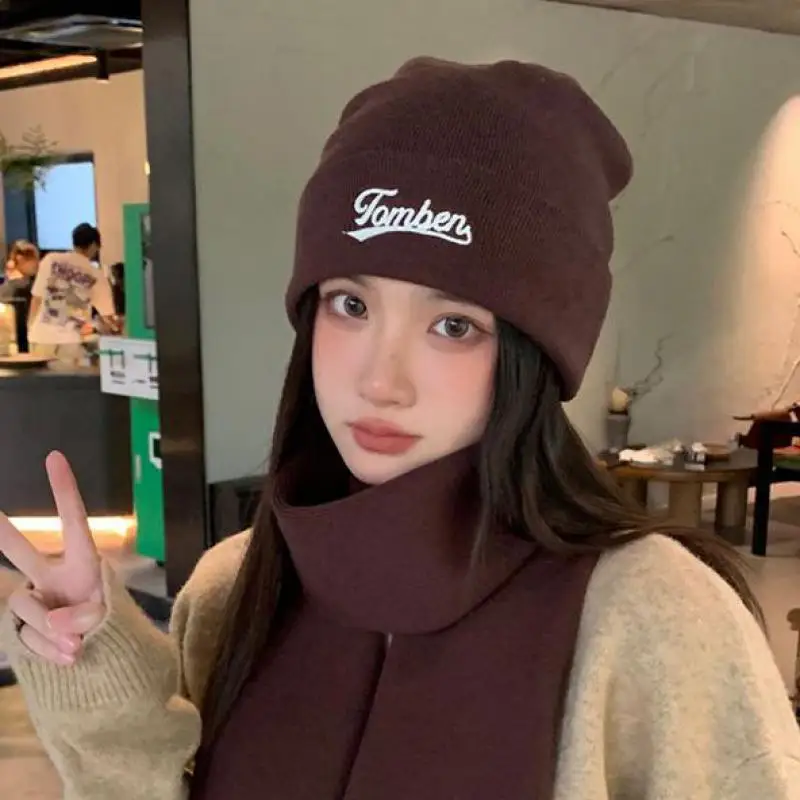 

Женская вязаная зимняя шапка с вышивкой - утолщенная теплая шапка для холодной погоды, повседневная уличная шапка черного, темно-красного цвета