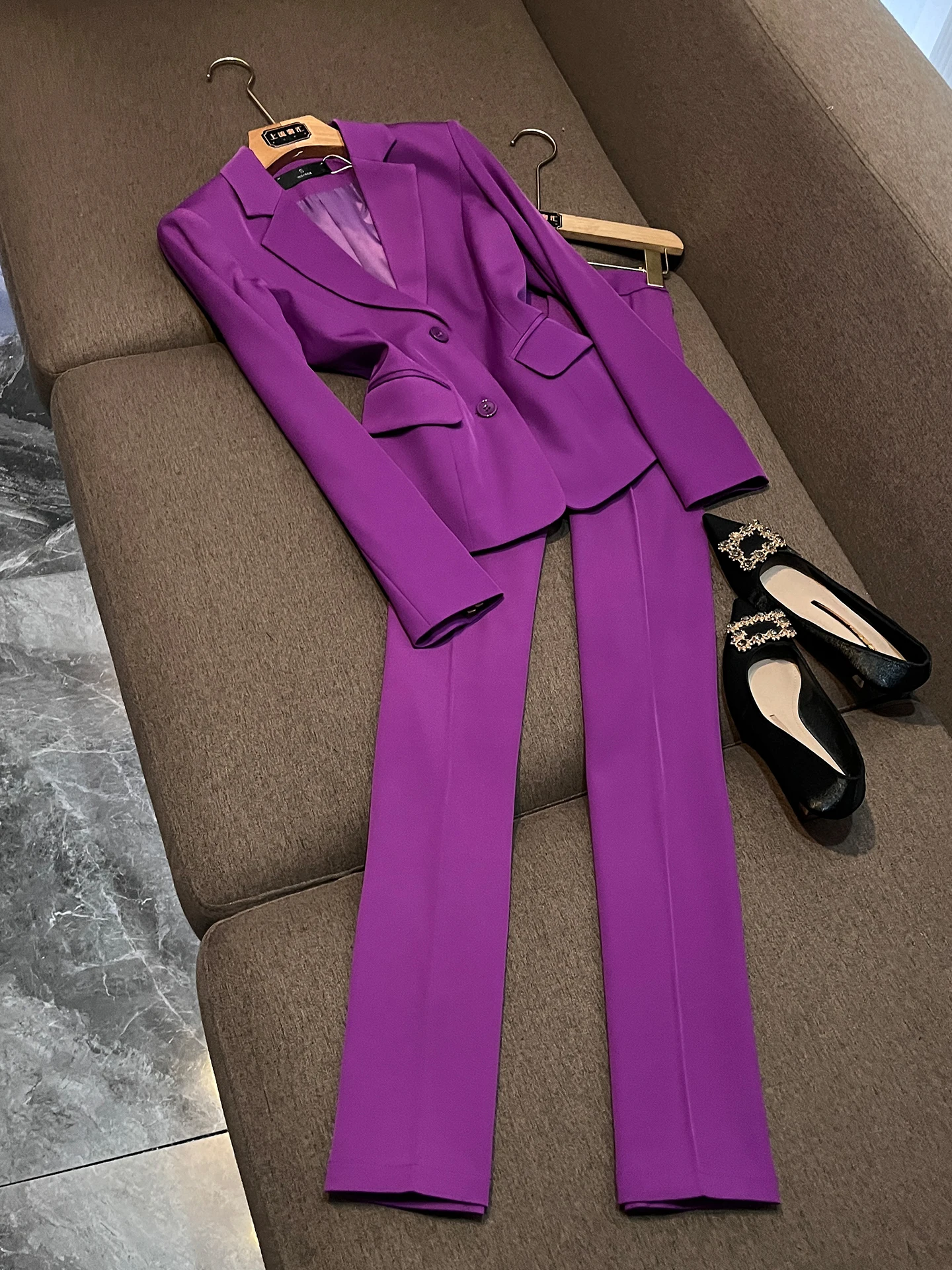 

Spring Fashionable Managerial Suit Set for Sales Office Professional Workwear Gold Jewelry Hostess Outfit Polyester Material