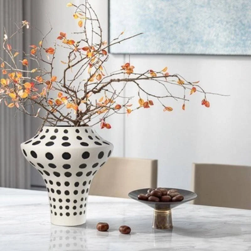 vogueLight luxuryCreative Minimalist Hand-Painted Polka Dot Ceramic Vase Sales Office Hotel B & Designer Art Flower Vessel Home