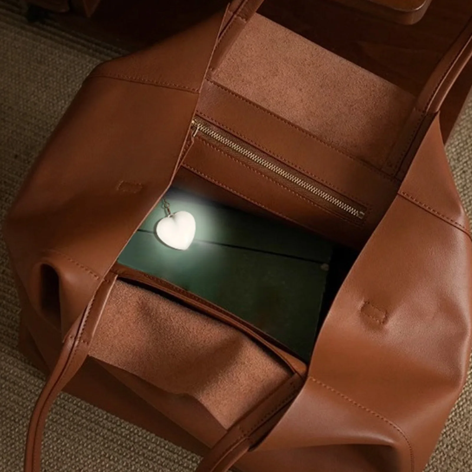 

Bag Light for Purse Touch Activated Purse Light Romantic Heart-Shaped Lamp No Glare with High Brightness for Traveling Camping