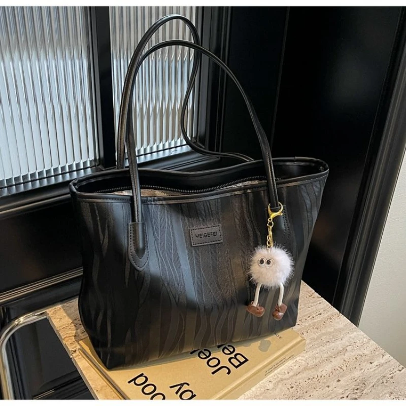 

Mukou high-end sense large-capacity bag women's spring and summer 2025 commuter tote bag popular versatile simple shoulder bag