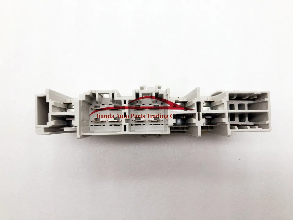 専用　出品 トヨタハイラックス08-13ヒューズボックスに適しています82620-71012