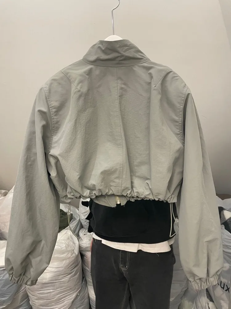 سترات الخريف 2025 امرأة كومة قطرة غامض الكفة قصيرة طول قابل للغسل عطلة نحى عدم التماثل عنابي الحرم الجامعي #4